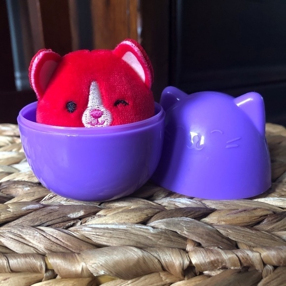 Squishmallows: Squishville: 2.5" red dog - Picture 1 of 2